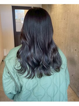 ロッカヘアエジェ(ROCCA hair eje.) 透明感ブルーグレー × 波ウェーブミディ小顔