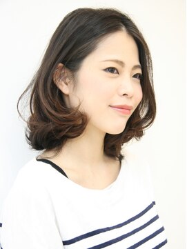 レウナ 外苑前(Reuna) センターパートの耳かけ大人ボブ【外苑前・青山・表参道】