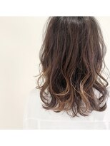 デフィー(DEFY) グレージュカラーのグラデーションスタイル