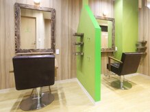 カットオンリーサロンラフ 中央林間店(CUT ONLY SALON Laugh)の雰囲気（カットスペースに仕切りを作り半個室的な空間ゆでったりと…。）