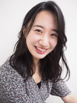 ヘアープレイス ヴィブ(hair place VIVE) シースルーなふんわり感で柔らかく見えるひし形ミディ