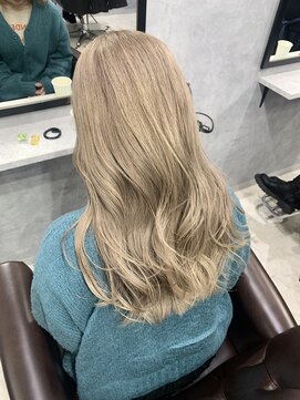 グラッジ 池袋(GLADGE) ホワイトミルクティー.ホワイトベージュ