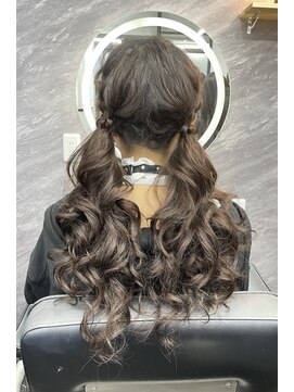 リアオオサカ テラス 梅田(Ria OSAKA terrace) ヘアセット×編み込みツインテール