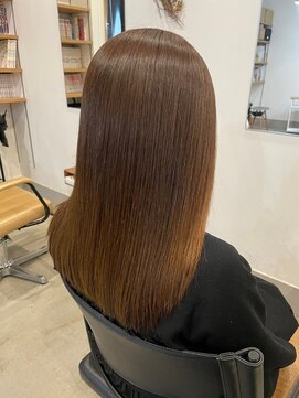 チルハウス(Chill-hus) 小顔大人可愛いストレートマロンベージュセミロング20代30代40代