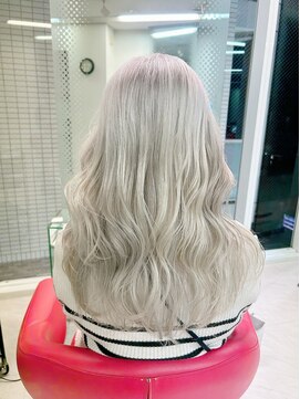 ビービー(BeB) シルキーホワイトカラー