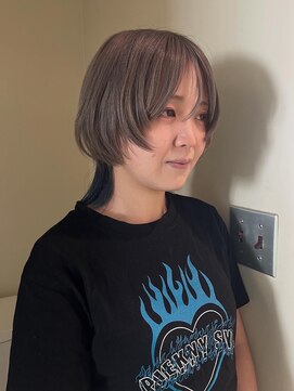 ユーリ(JUURI) インナーカラー/ブルーカラー/ウルフカット