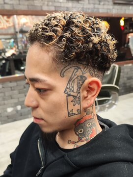 スリーセント 栄(3/cent) 極道パーマ/ブリーチパーマ/フェードカット/スキンフェード