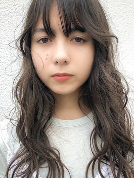 クーエフー(coo et fuu) 赤みゼロのセピアグレージュで溢れる透明感