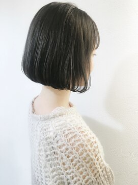 ヴィッカエコル (vicca 'ekolu) 《’ekolu横山》透け感寒色系カラーナチュラルストレートボブ