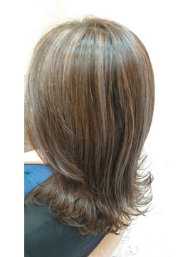 ガレリアエレガンテ 尾張旭店(GALLARIA Elegante) コントラストハイライト×外ハネミディ