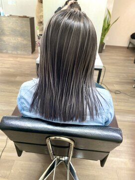 ヴィフ 大船(VIF) グレーバレイヤージュ(ケアブリーチ使用)白髪ぼかしも可能