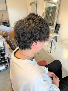 アンティコ(Antico) マッシュ束感ショートスパイラルモテ髪ツーブロック流行ウルフ