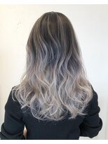 リトバイプティパ(Lit by petit-pas)&nbsp;超ハイトーン！バレイヤージュグレージュカラー♪