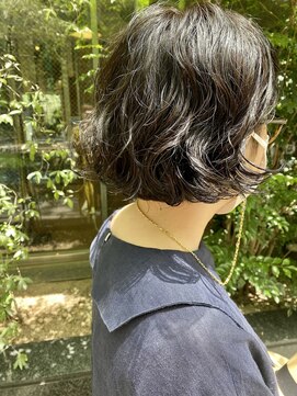 ベルベット(Velvet) コロンとしたパーマのボブ。