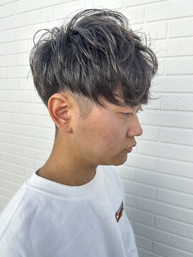 ヒュイル バイ ニアウ(Hwyl by Niau) メンズマッシュパーマスパイラルパーマニュアンスパーマ眉毛