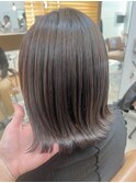 ・グレージュ×切りっぱなしボブ