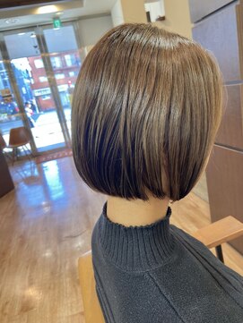 ヴィサージュクルー(VISAGE crew) 艶カラー×コンパクトなボブデザイン！