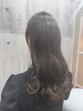 アリアバイエクラート 新宿南口店(ARiA by ECLART) オリーブグレージュ