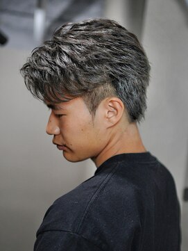 スラッシュ(SLASH) フェザーショート/刈り上げショート/アップバング/フェード/姫路