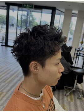 アフューズバイストゥー(Vfuse by StueW) ピンパーマ×刈り上げ無しスパイキーショート