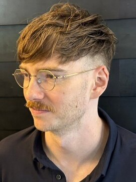 ディスイズバーバーセカンド(THIS IS BARBER 2nd) ミルクティーベージュ ミニマッシュ ツーブロック ブリーチ