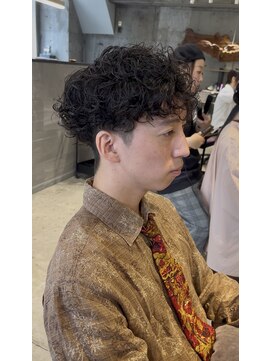 ニカイ(2F) メンズパーマ/サーフカール/ブルーブラック