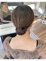 オウン(AUN)&nbsp;タイトシニヨン