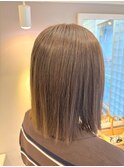 柔らかミルクティーベージュ×ぱっっとボブ
