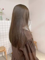 オリーブベージュ