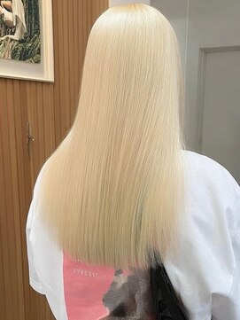 ブロンド/抜きっぱなしブリーチカラー/ウルフカット/レイヤー