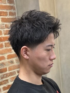 ドルクス 上野店(Dorcus) テーパーフェード/アップバング/スパイキーショート