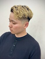 一鳳庵　【イオアン】&nbsp;フェザーアップ　サイドパート　スキンフェード 　バーバー