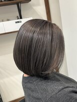 ルイ(ROUIS produced by LUCK 津田沼) ROUIS 津田沼 グレージュハイライト ボブ シルバーグレージュ