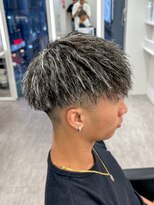 ルースト 心斎橋店(ROOST)&nbsp;刈り上げセンターパート/波巻きツイストスパイラル/大阪