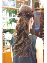 ベル(BELL)&nbsp;ねじりポニーアレンジ【BELL桜新町/用賀　】