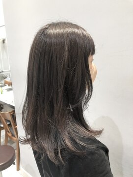 ネオリーブギンザ 銀座店(Neolive GINZA) 表面のレイヤーがポイントのミディアムヘア