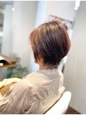 えり足が浮く生えくせの大人ショートヘア