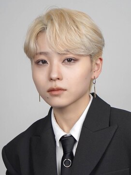 オーシャントーキョーオーバー 渋谷(OCEAN TOKYO OVER) 波巻き束感ショートツーブロックマッシュアップバングコンマヘア