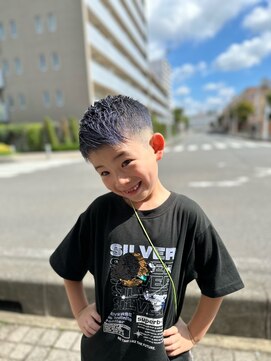 ラクヘアー 上福岡店 キッズカットソフトツーブロックブルーアッシュ細束刈り上げ