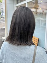 クオリア(Quaria)&nbsp;切りっぱなしボブ/外ハネ/ハイライトカラー/アッシュベージュ