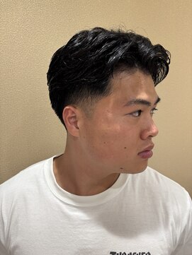 ヨシザワインク プレミアム 横浜 桜木町店(YOSHIZAWA Inc. PREMIUM) ビジネスマンテーパーフェード毛流れパーマ