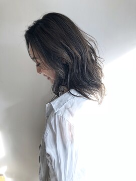 ジュイール(Jouir) 透明感ブルージュカラー