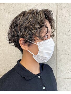 ア セカンド 清藤美容室第弐號(a sekand) ハイライトカラー×刈り上げショートパーマスタイル