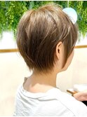 マッシュショートボブ/フェザーバング/カーキグレージュ