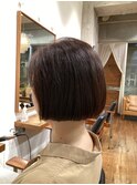ナチュラルな髪色と自然なフォルムのリップラインボブ◎