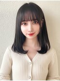黒髪暗髪ぱっつん前髪小顔サイドバング顔周りミディアムレイヤー