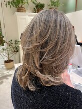 ハロウ 天神(Halou) 白髪ぼかし×地毛ハイライト