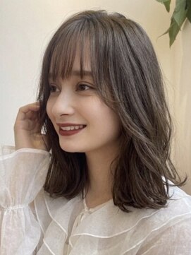 ミンクスリッカ 表参道(MINX RICCa) 透明感のあるベージュカラー 大人のゆる巻きミディアム