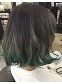 アクセントカラー切りっぱなしボブ