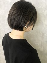 イール(iIIL)&nbsp;【iIIL hair lounge】暗めアッシュカラー　耳かけボブ